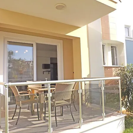 Ivy 1 Apartment *